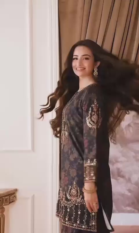 Mohagni Lawn 2026 Collection – 3 Pc Fine Airjet 90/88 Lawn Suit with Heavy Embroidered Patches & Ready-to-Wear Chiffon Dupatta