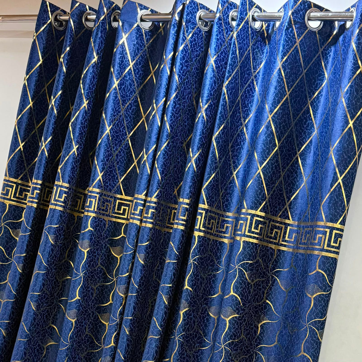 🍂 Premium Cozy Soft Velvet Curtains | 9 Ft Length | Ready To Hang | 10 Rings | Multiple Colors | Pair Rs. 5000 🍂