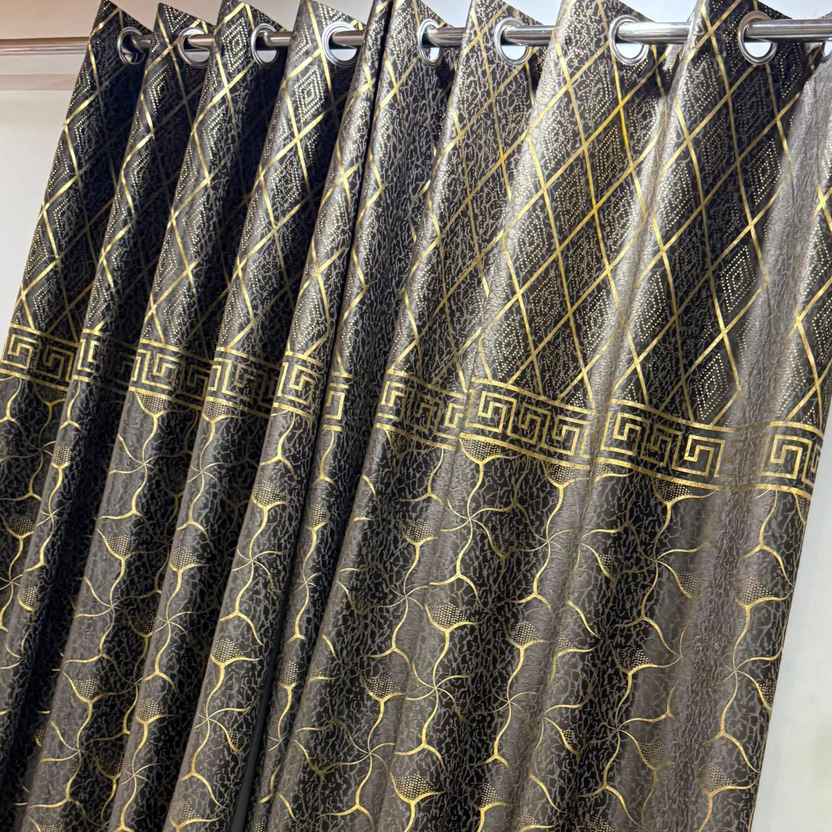 🍂 Premium Cozy Soft Velvet Curtains | 9 Ft Length | Ready To Hang | 10 Rings | Multiple Colors | Pair Rs. 5000 🍂