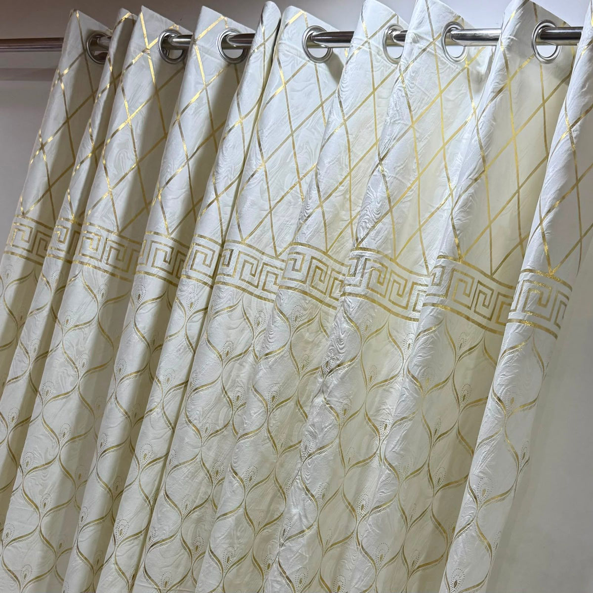 🍂 Premium Cozy Soft Velvet Curtains | 9 Ft Length | Ready To Hang | 10 Rings | Multiple Colors | Pair Rs. 5000 🍂
