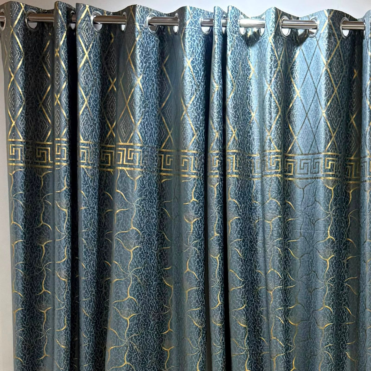 🍂 Premium Cozy Soft Velvet Curtains | 9 Ft Length | Ready To Hang | 10 Rings | Multiple Colors | Pair Rs. 5000 🍂