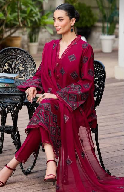 Bareeze 6187 Premium Winter Dhanak Collection 2026–27 | Heavy Embroidered 3-Piece Suit | Premium Shawl & Dyed Trouser